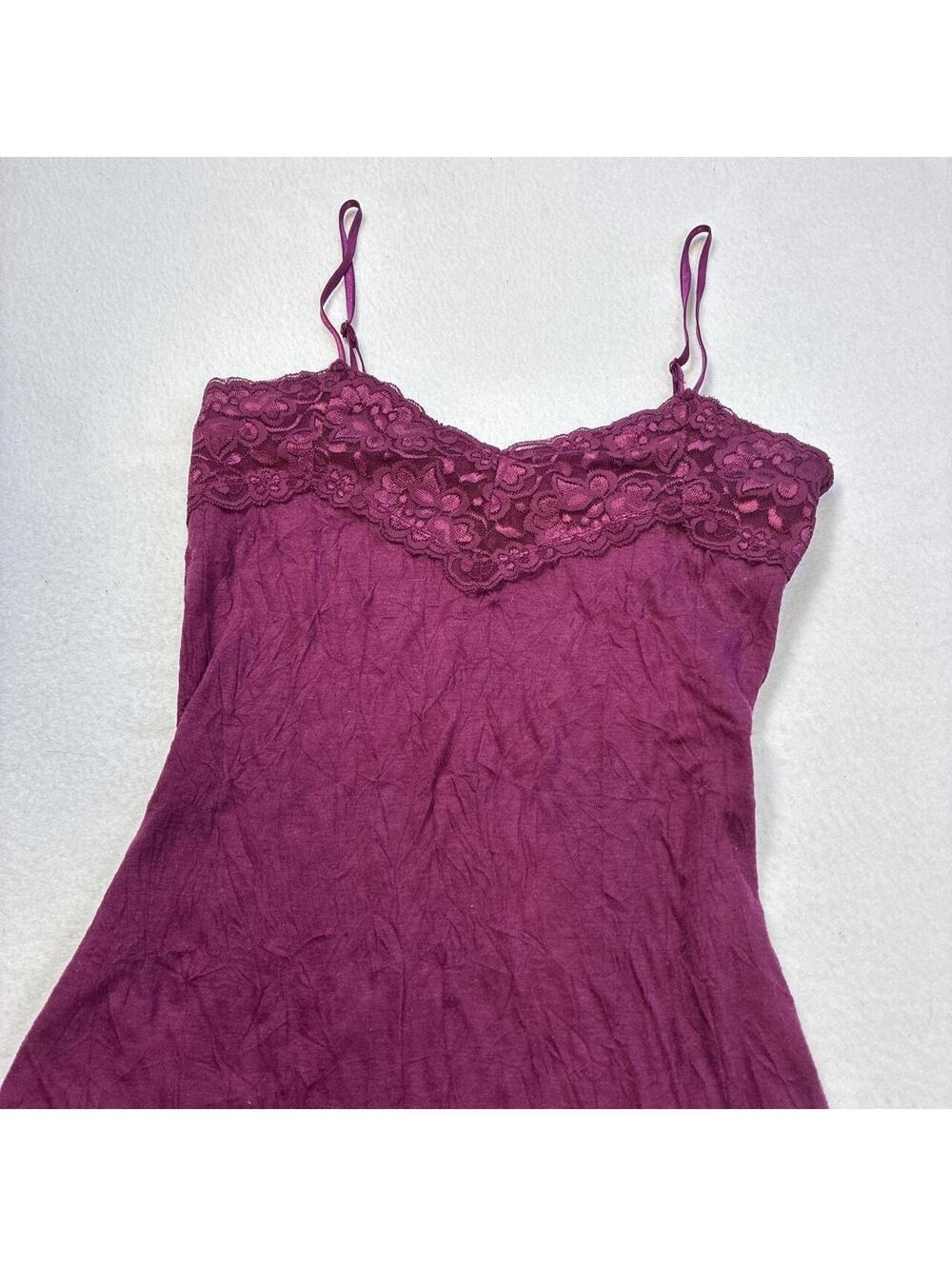Y2K lace crinkle tank top cami!! Vanity size small maroon burgundy 2000s bella